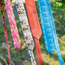 Load image into Gallery viewer, Psychedelic Daisies - Necktie